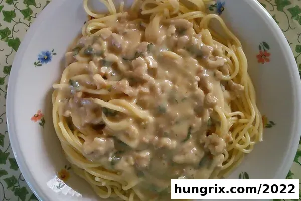 Spaghetti with Walnut Sauce | Hungrix